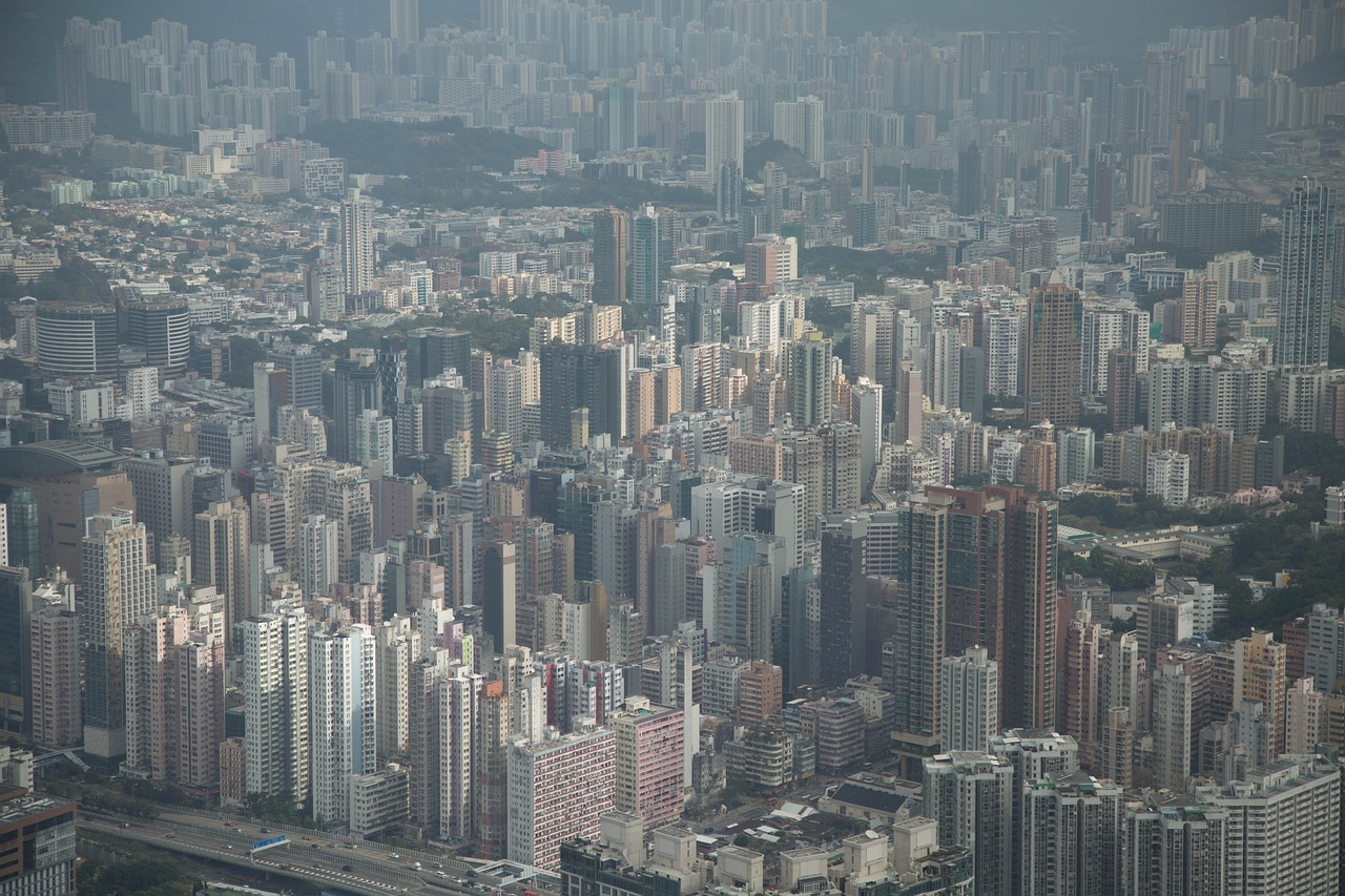 富力地产上市，战略转型引领新篇章，资本市场注入新动力