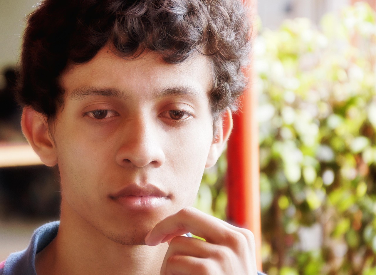 荧幕上的浪漫与现实中的思考，明星吻戏背后的故事
