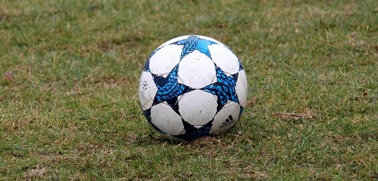 大学羽毛球比赛,激情与技术的较量之战