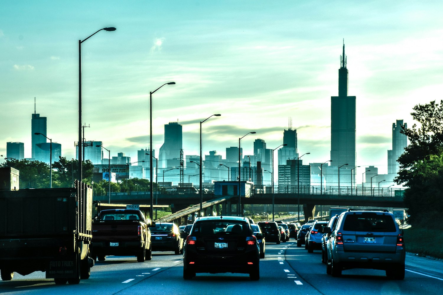 艾俊龙最新动态，多元领域探索与无限潜力展现