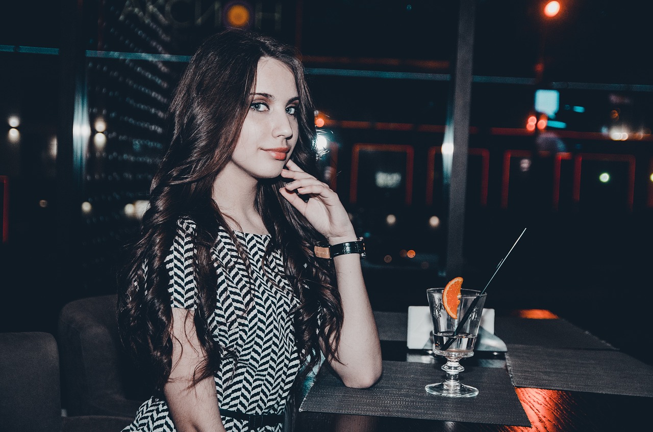 最新女中长发发型时尚图集，潮流灵感源泉