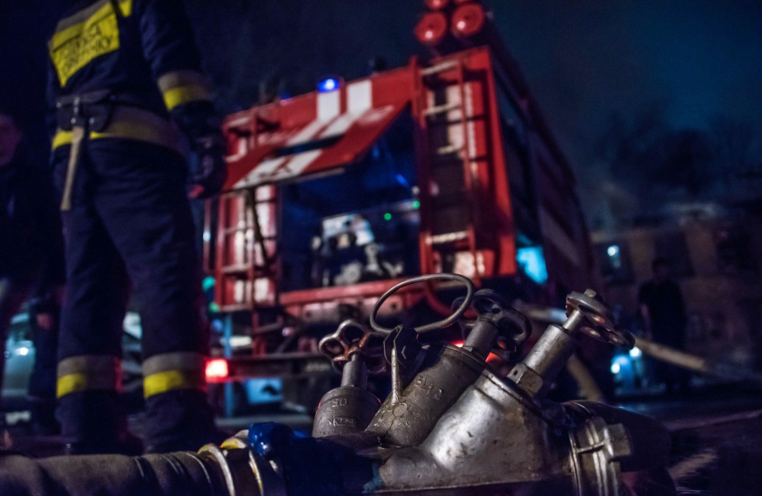 致敬英雄消防员,动漫头像传递敬意与担当