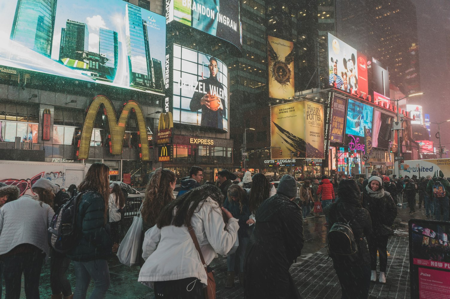 80年代重塑风尚与变革的新潮流引领时代潮流。