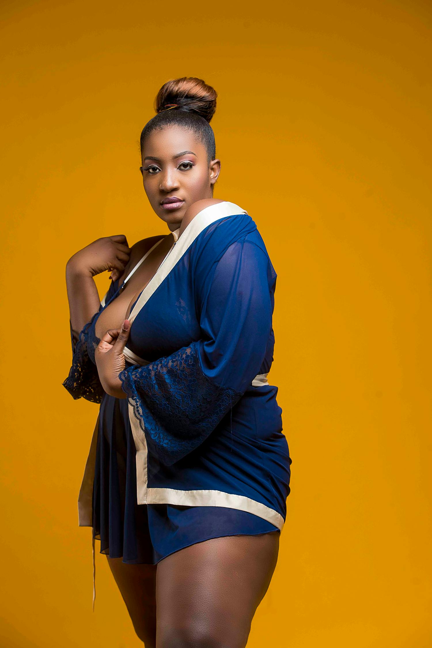 库尔尼科娃最新写真——优雅魅力的时光见证