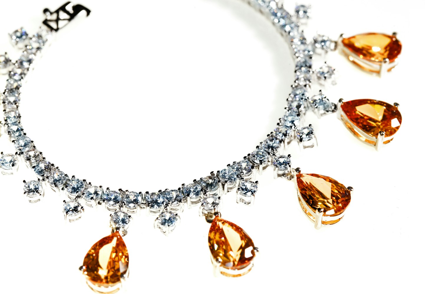 璀璨闪耀的时尚先锋,最新钻饰设计图亮相!