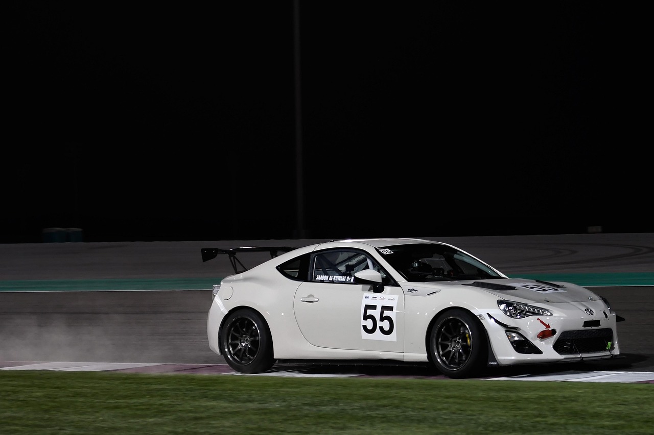 越野车比赛中的二手车风采展示