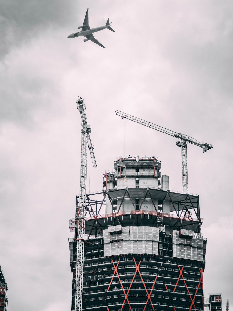 最新飞工12吨吊车款，卓越性能，适应多样需求的重型起重设备