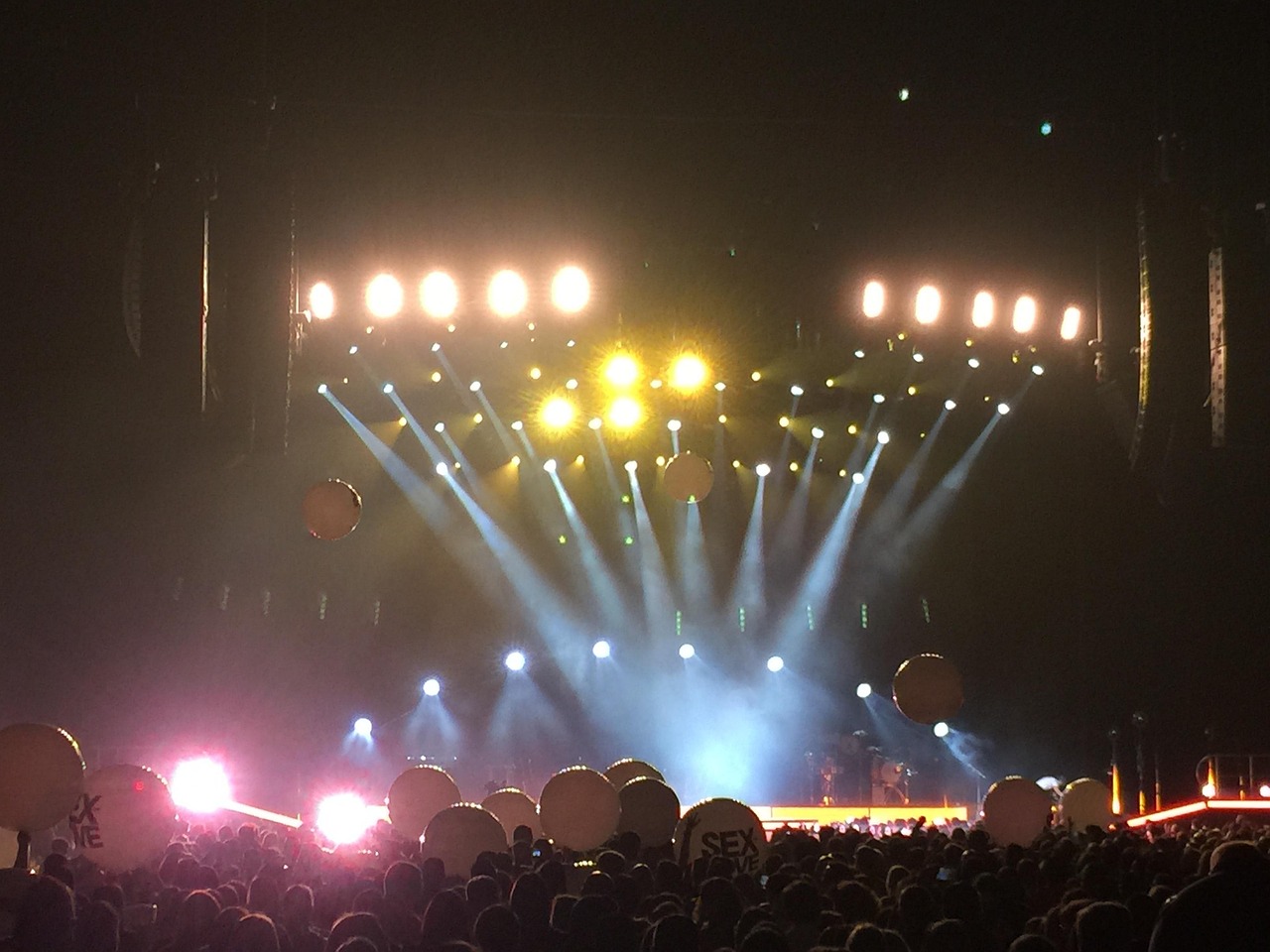 杨艺吉特巴最新舞蹈动作引领潮流,展现独特魅力风采