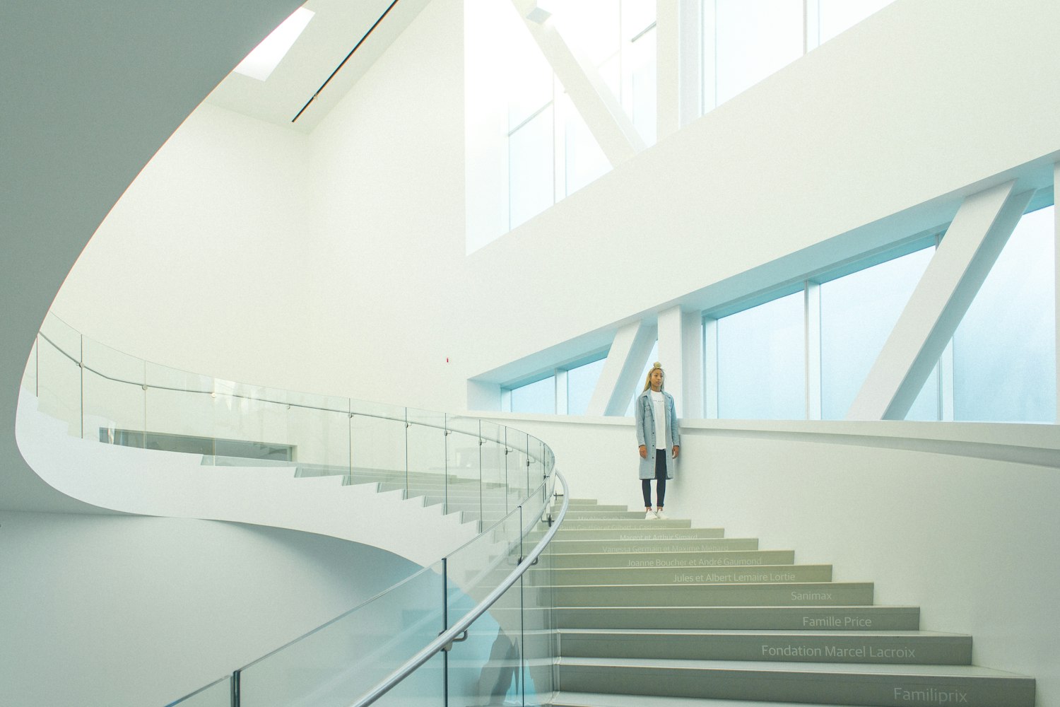 现代实木扶手新品，时尚与实用的完美融合