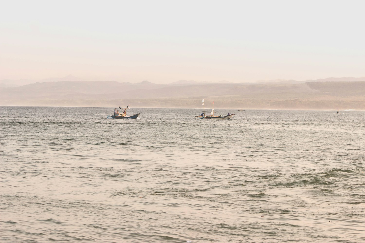 三亚阳光沙滩与海浪的浪漫之旅分享