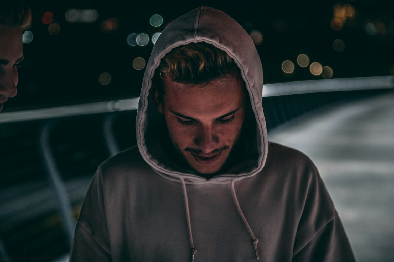 情感与欲望的交织，最新床戏视频探索揭秘