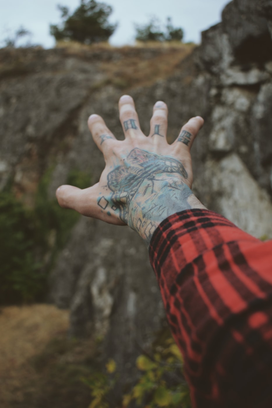 杭州台风最新动态，风雨中的城市与人们的应对策略