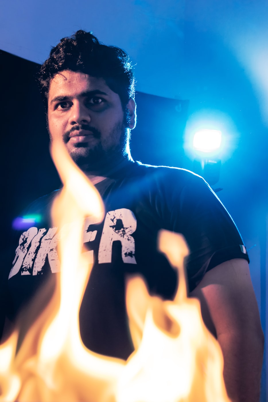 黑藤演员,舞台上的魅力与人生的坚持之路